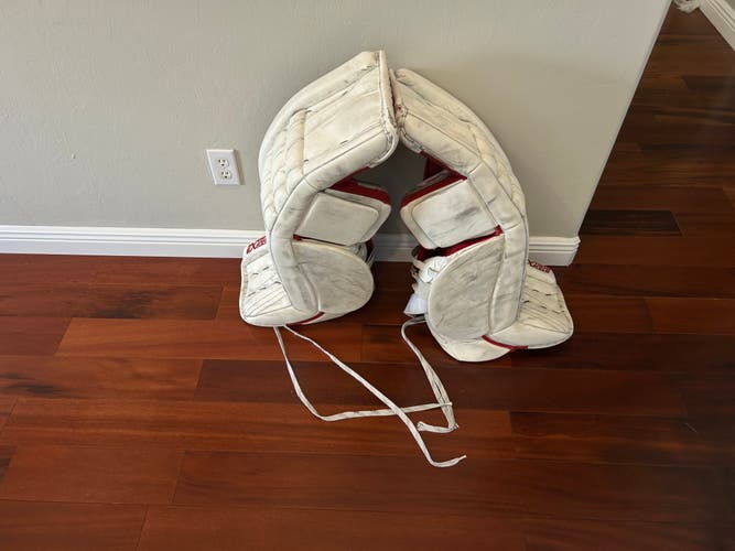 CCM Extreme Flex 3 Pro Lefevre Goalie Leg Pads size 33" EXTREME FLEX II CATCHER AND BLOCKER SET!