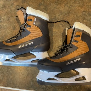 Bauer Whistler Hockey Skates Regular Width Size 6 (Used)