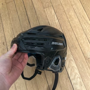 Medium Bauer Re-Akt 150 Helmet (Used)