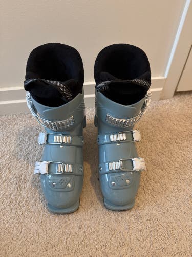 2024 Mondo 22 & 22.5 Kid's Tecnica JT3 Pearl All Mountain Ski Boots (Used)
