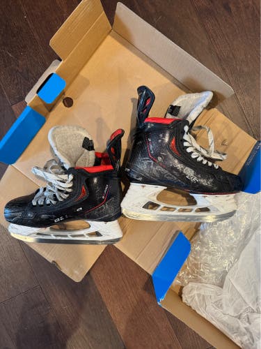 2021 Bauer Vapor 3X Pro Hockey Skates Size 4 (Used)