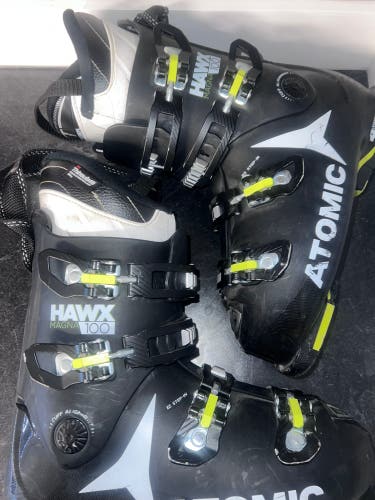 Mondo 28 & 28.5 Men's Atomic Hawx 100 Ski Boots Medium Flex (Used)