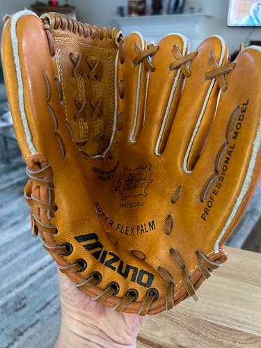 Mizuno RH Infield MT2003 Baseball Glove 10" (Used)