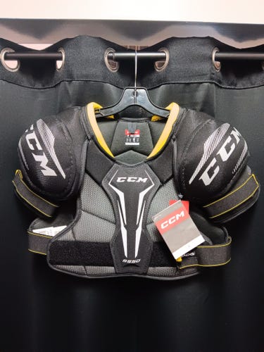 Large Senior CCM Tacks 9550 Shoulder Pads (New)