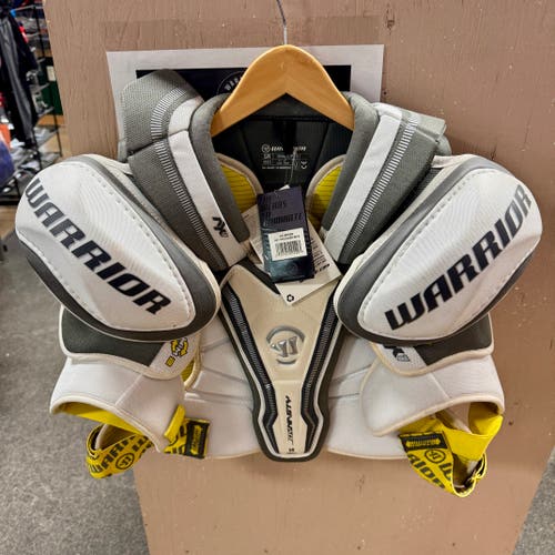 Men's Small Senior Warrior Dynasty AX1 Shoulder Pads (New)