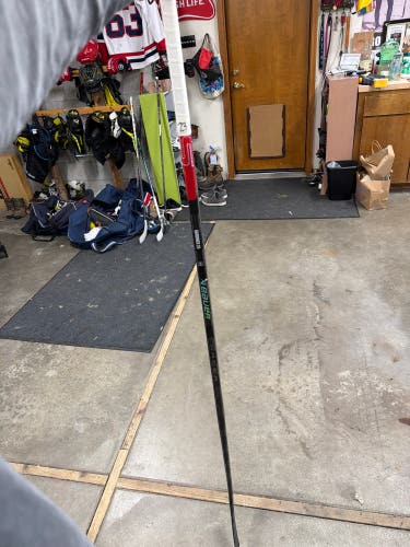 Senior Bauer Vapor Hyperlite 2 Right Handed Hockey Stick P28M 87 Flex Pro Stock (Used)