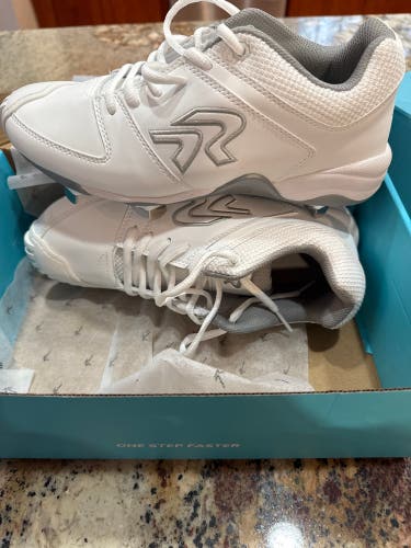 White Women's Size M 7.5 (W 8.5) Ringor Metal (New)