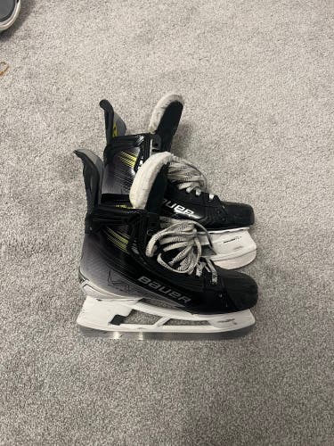 2023 Bauer Vapor Hyperlite 2 Hockey Skates Pro Stock 8.5 (Used)