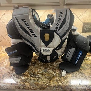 Small Bauer Reactor 4000 Goalie Chest Protector (Used)