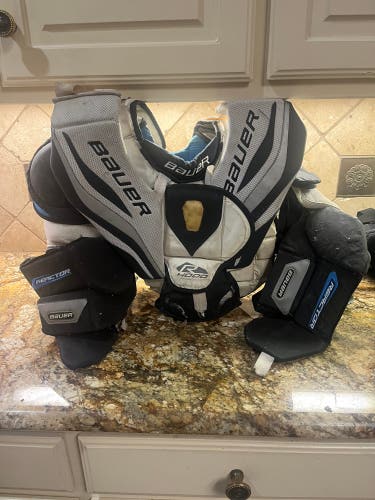 Small Bauer Reactor 4000 Goalie Chest Protector (Used)