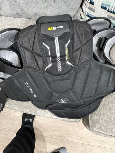 Men's Large Senior Bauer Supreme M5 Pro Shoulder Pads (Used)
