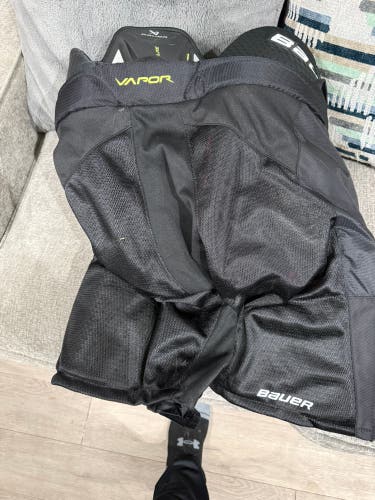 Men's Senior XL Bauer Vapor Hyperlite Hockey Pants (Used)