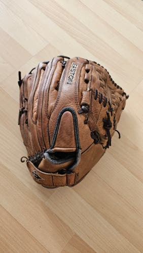 Easton NE14 Oil Tanned RH Outfielder Glove 14in (Used)