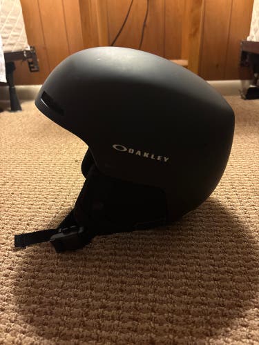 Medium Oakley MOD1 Pro Helmet (Used)