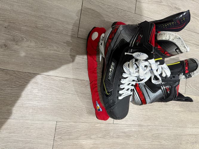 Black 2019 Bauer Vapor 2X Pro Hockey Skates Extra Wide Width 9 (Used)