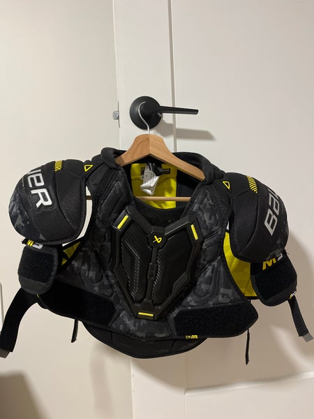 Men's Medium Senior Bauer Supreme M3 Shoulder Pads (Used)