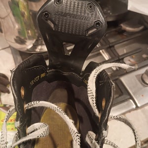 Black Bauer Supreme Mach Hockey Skates Wide Width Size 5