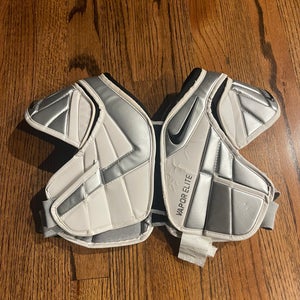 Nike lacrosse shoulder pads youth medium (Used)