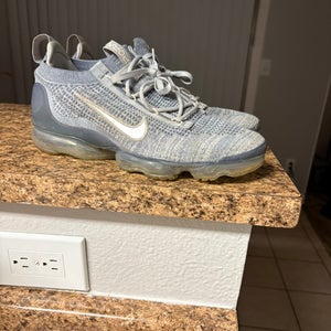 Gray Men's Size M 11.0 (W 12.0) Adult Nike Vapormax Shoes (Used)