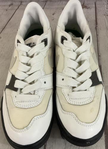 Nike Shark Youth Size 2.5 Lace Up Football Shoes Rubber Cleats Breathable White