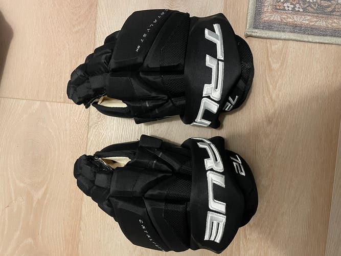 True Catalyst 9x Pro Gloves 14" Pro Stock (Used)