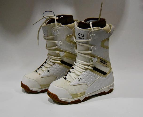 THIRTY TWO SNOWBOARD BOOTS WOMEN SIZE 9.5