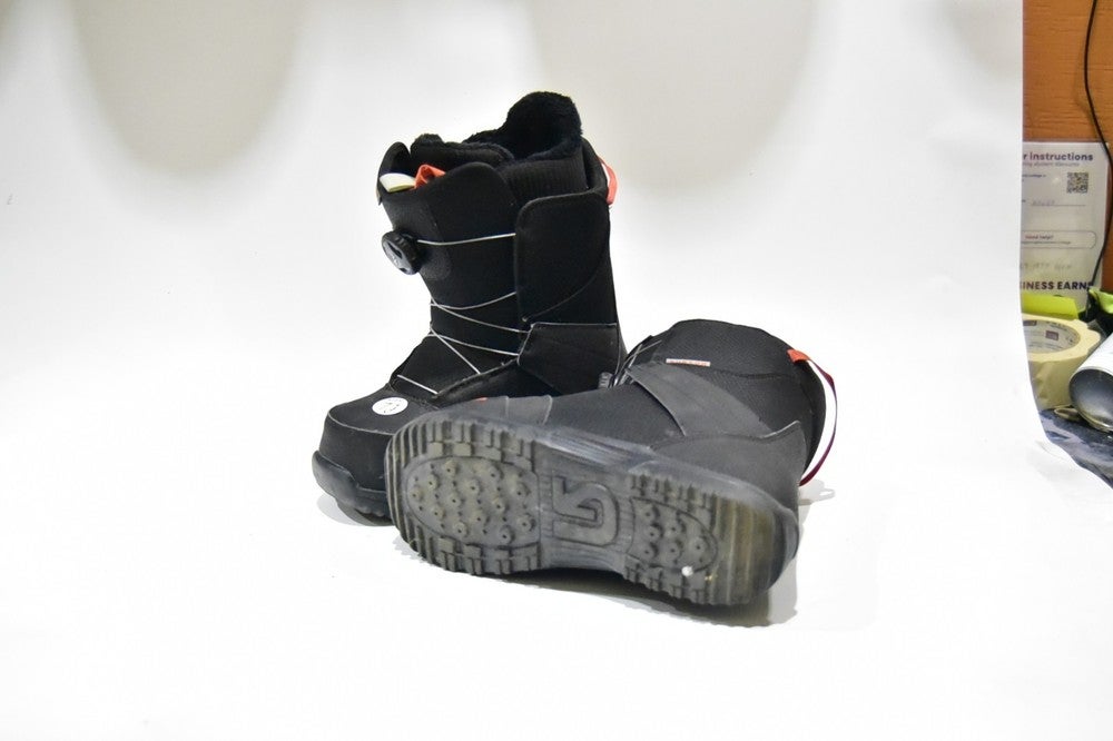 BURTON ZIPLINE SNOWBOARD BOOTS WOMEN SIZE 7J | SidelineSwap | Buy