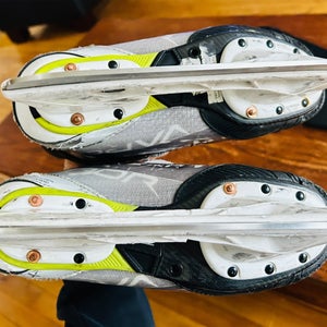 2021 Bauer Vapor Hyperlite Hockey Skates Regular Width Size 4 (Used)