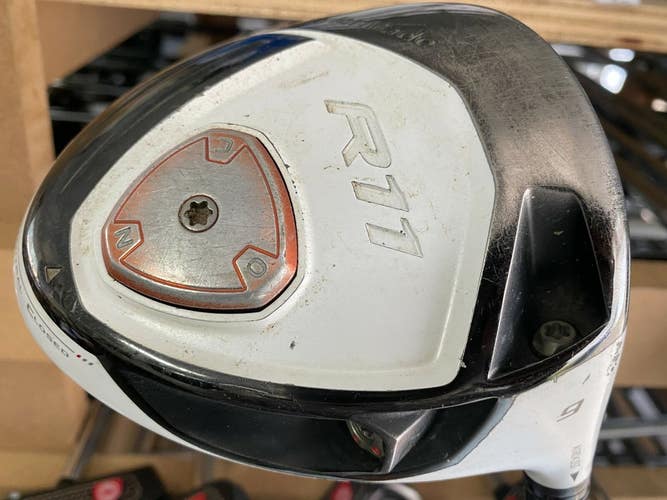 TaylorMade r11 9* Driver with Fujikura Blur 60 Stiff Flex 2303