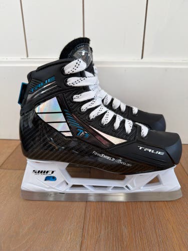True TF9 Hockey Goalie Skates Regular Width Size 2.5 (New)