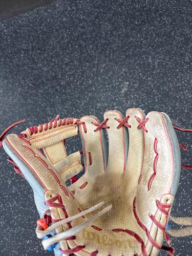 Used Wilson A2000 BB/SB Glove RH Throw Grey 11 1/2" 11849-S000036659