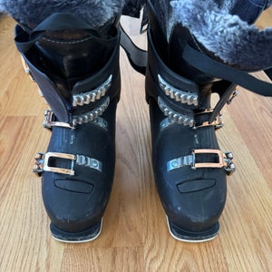 Mondo 26 & 26.5 Women's Rossignol Pure All Mountain Ski Boots Medium Flex (Used)