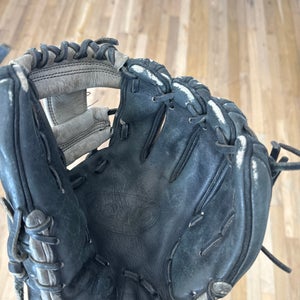 Wilson A2000 1786 RH Infield Baseball Glove 10.5" (Used)