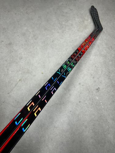 2 Pack 80 Flex P28 Senior True Catalyst 9x Left Hand Hockey Stick Pro Stock (New)