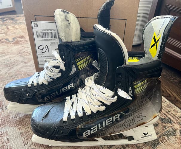 Black/Yellow 2023 Bauer Vapor Hyperlite 2 Hockey Skates Regular Width Pro Stock 11.5 (Used)