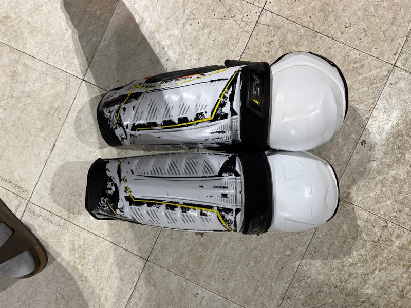Senior CCM Super Tacks AS1 15" Shin Pads (Used)
