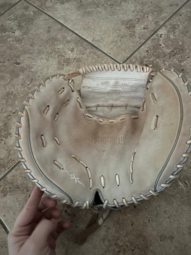 Easton Elite LH Catcher's Softball Glove 33" (Used)