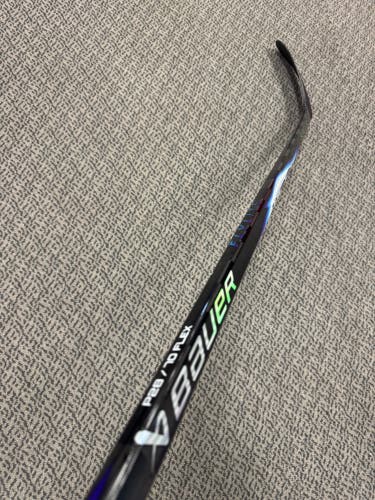 Senior Bauer Vapor Flylite Right Handed Hockey Stick P28 70 Flex (New)
