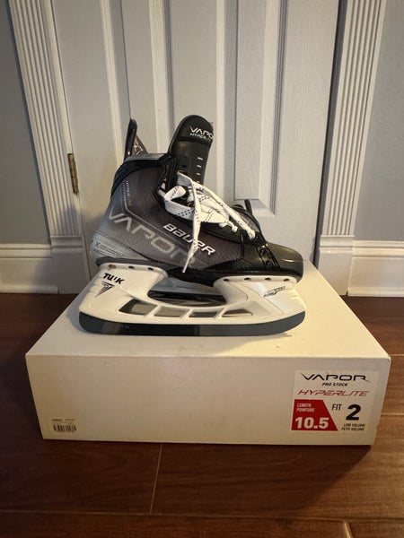 Bauer Vapor Hyperlite Hockey Skates Regular Width Pro Stock 10.5 (Used)