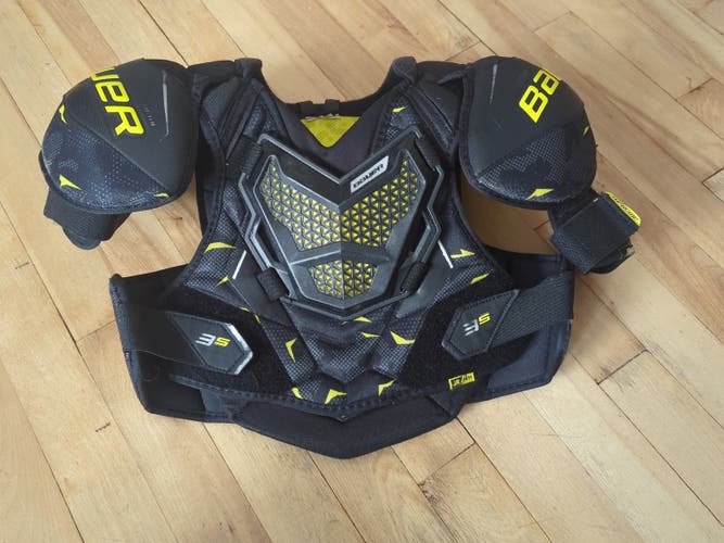 Medium Junior Bauer Supreme 3S Shoulder Pads (Used)