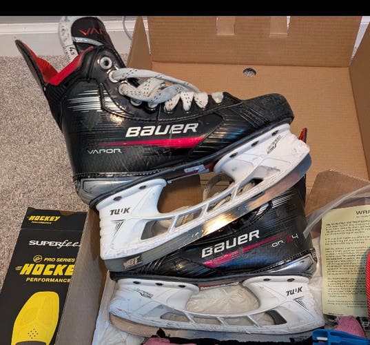 2023 Bauer Vapor X4 Hockey Skates Fit 2 Size 4.5 (Used)