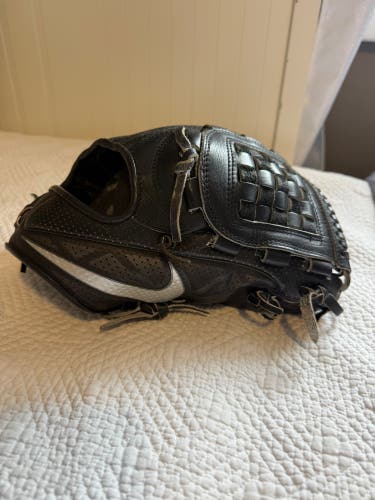 Nike MVP Elite Pro RH Pitcher's Baseball Glove 12" (Used)