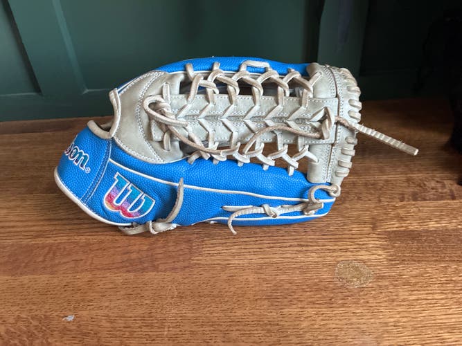 2023 Wilson RH Outfield A2000 Baseball Glove 12.25" (Used)