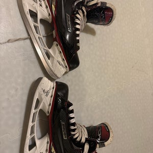 2019 Bauer Vapor X2.7 Hockey Skates Regular Width Size 6.5 (Used)