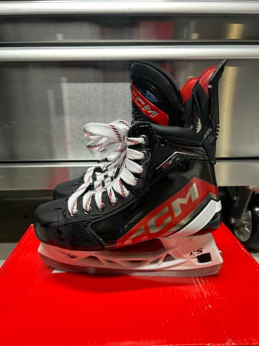CCM JetSpeed FT6 Pro Hockey Skates Size 4 NCAA Pro Stock 238mm Wide Fit (New)
