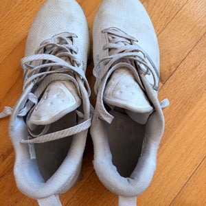 White Men's Adult Size M 8.0 (W 9.0) New Balance Low Top Turf Cleats (Used)