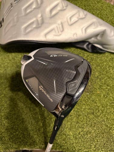 TaylorMade Qi35 Max Lite 10.5* Driver, Vanquish Senior Flex, RH
