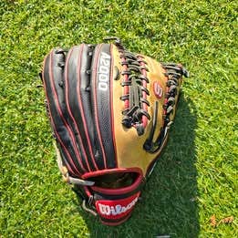 Wilson RH Outfield A2000 OT6 Baseball Glove 12.75" (Used)