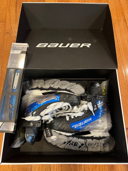 Blue 2025 Bauer Vapor Hyperlite 2 Hockey Skates Regular Width 6 (Used)