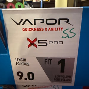 2023 Bauer Vapor X5 Pro Hockey Skates size 9 (New) *no blades*